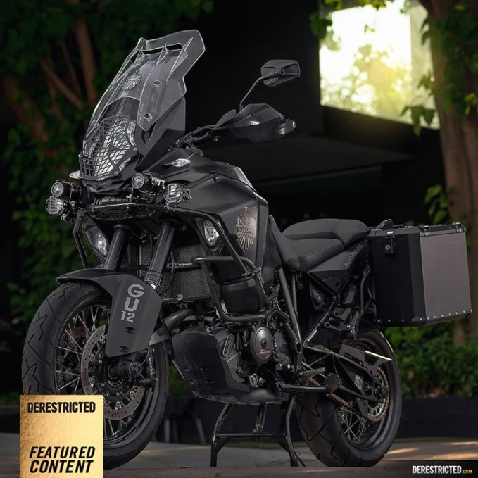 KTM 1290 Super Adventure Dark Knight คัสตอมพิเศษด้วยวิธีการแร็ปสติ๊กเกอร์ของท่านเนวิน ชิดชอบ