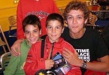 Rossi อยู่กับเด็ก 2 คนนี้ คือใครให้ทาย…